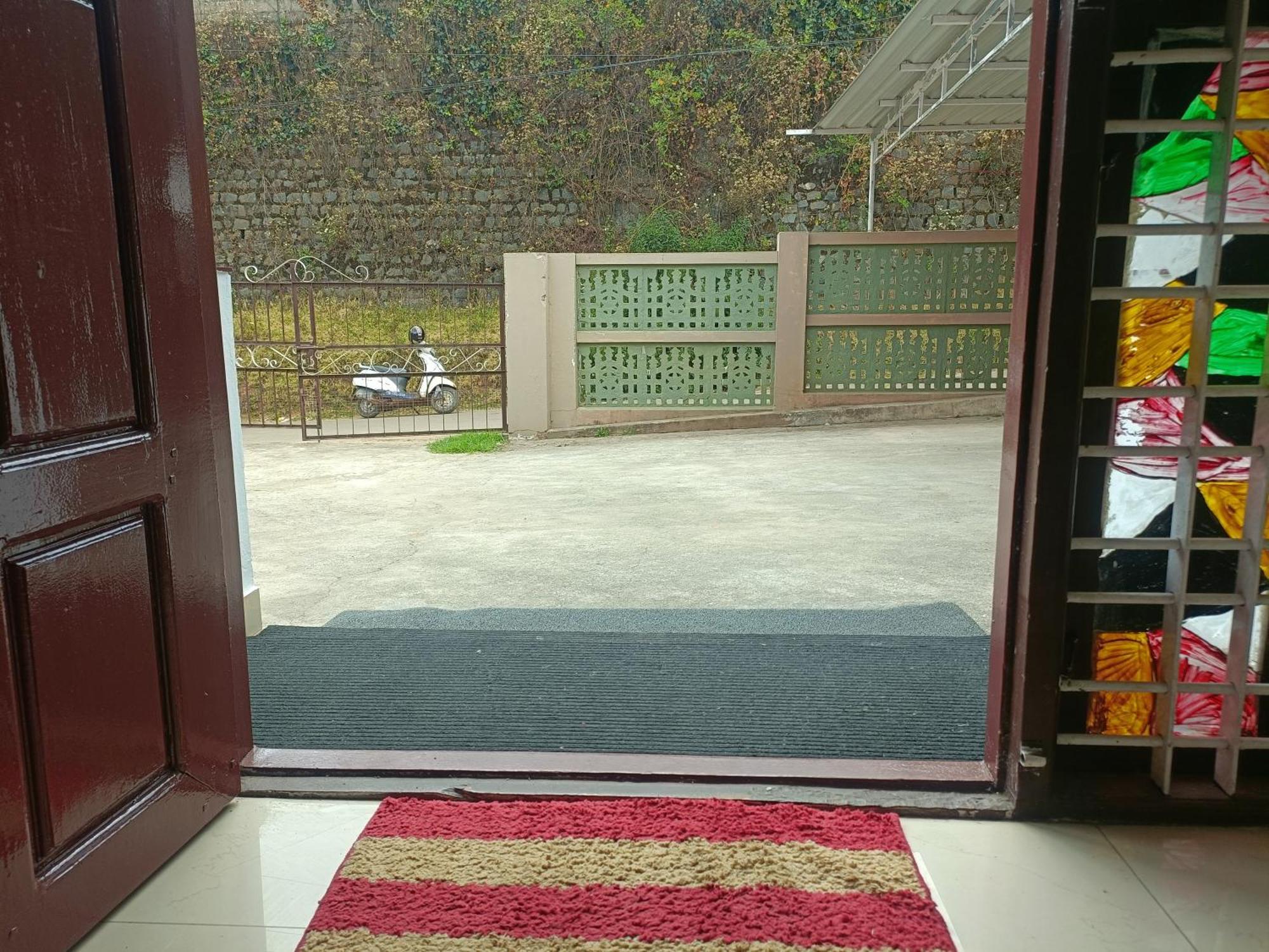 Queens Cottage - Individual Cottage 乌提 外观 照片